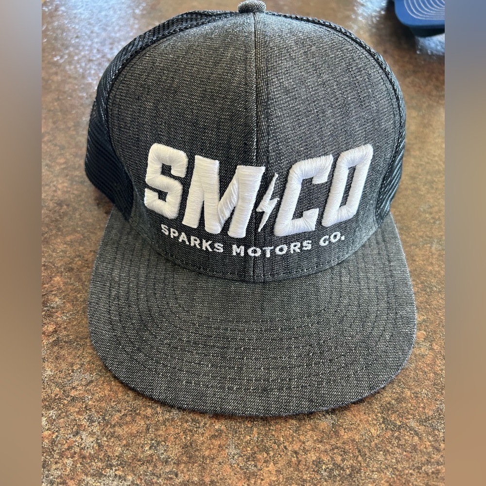 Snap back hat